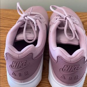 Women’s Nike Air Max Oketo